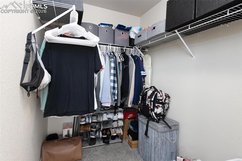 Image 18 of 30: Closet