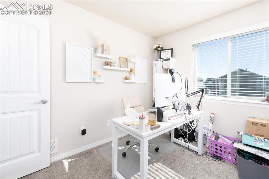 Image 19 of 30: Office