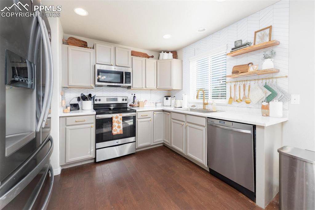 Image 4 of 30: Kitchen