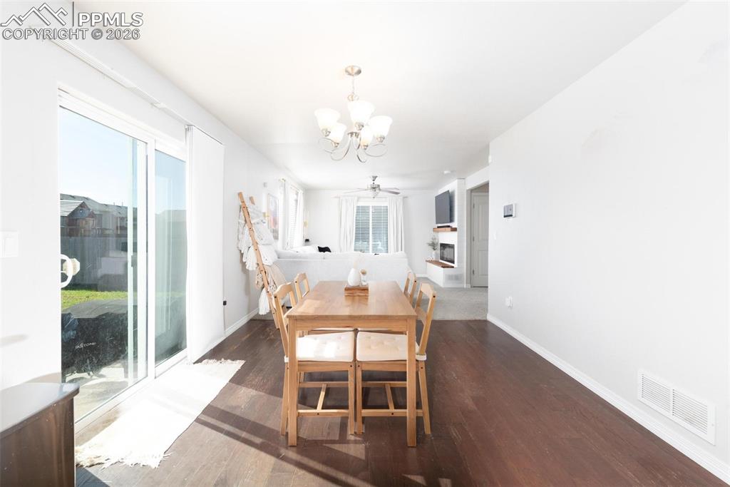 Image 8 of 30: Dining Area
