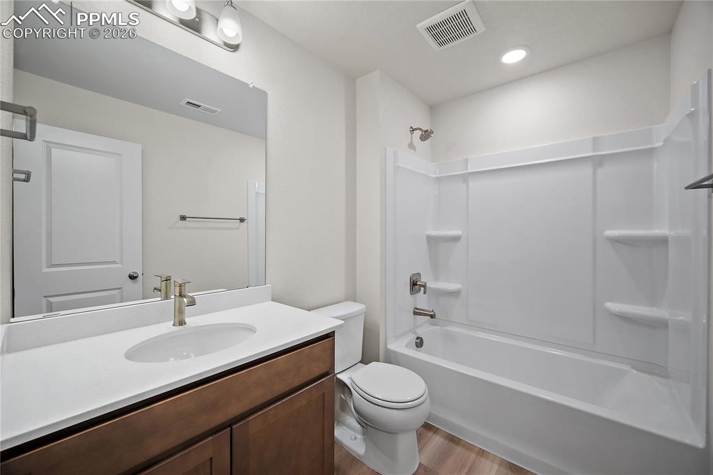 Image 30 of 31: Bathroom