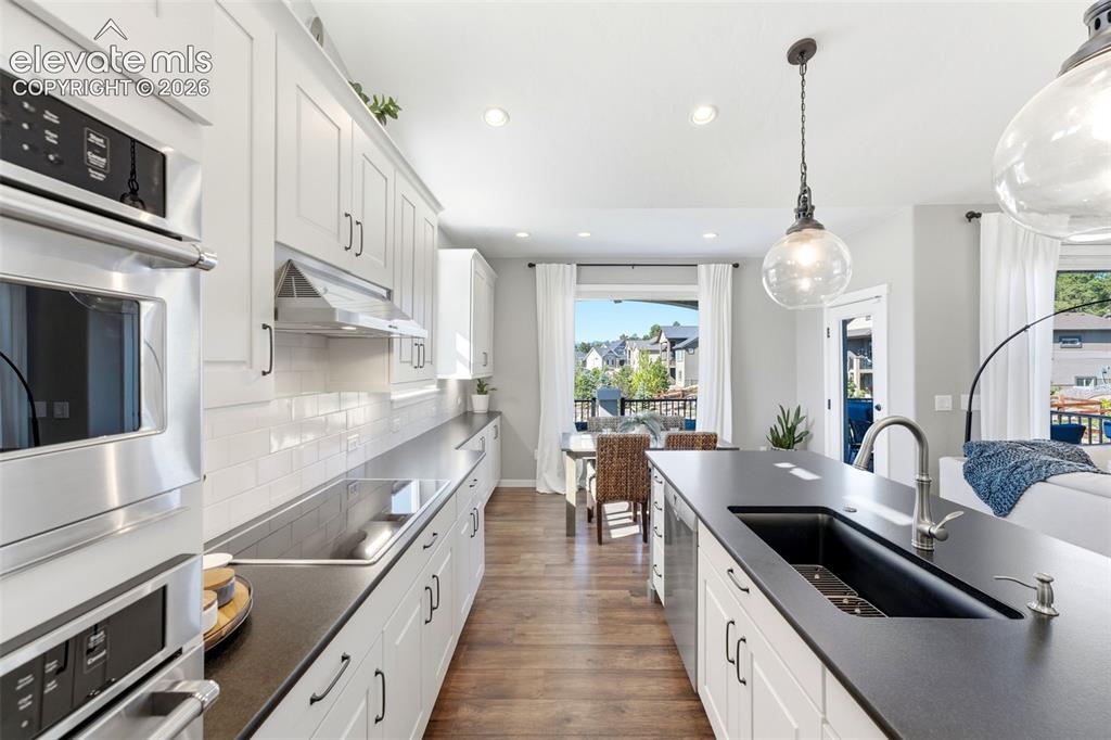 Image 11 of 50: Kitchen