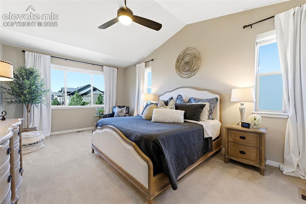 Image 18 of 50: Bedroom