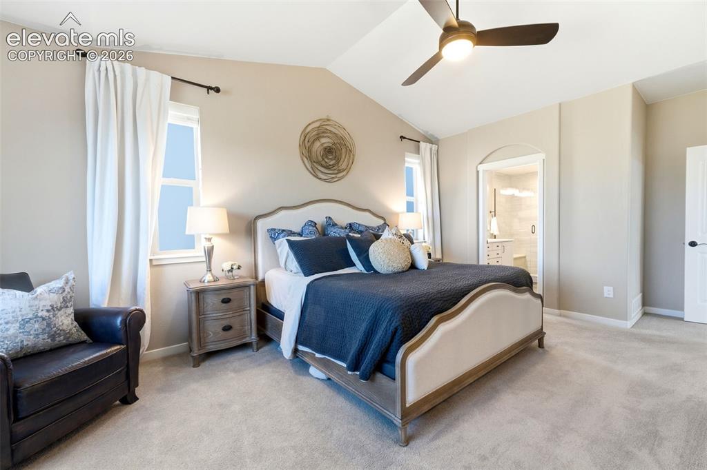 Image 19 of 50: Bedroom
