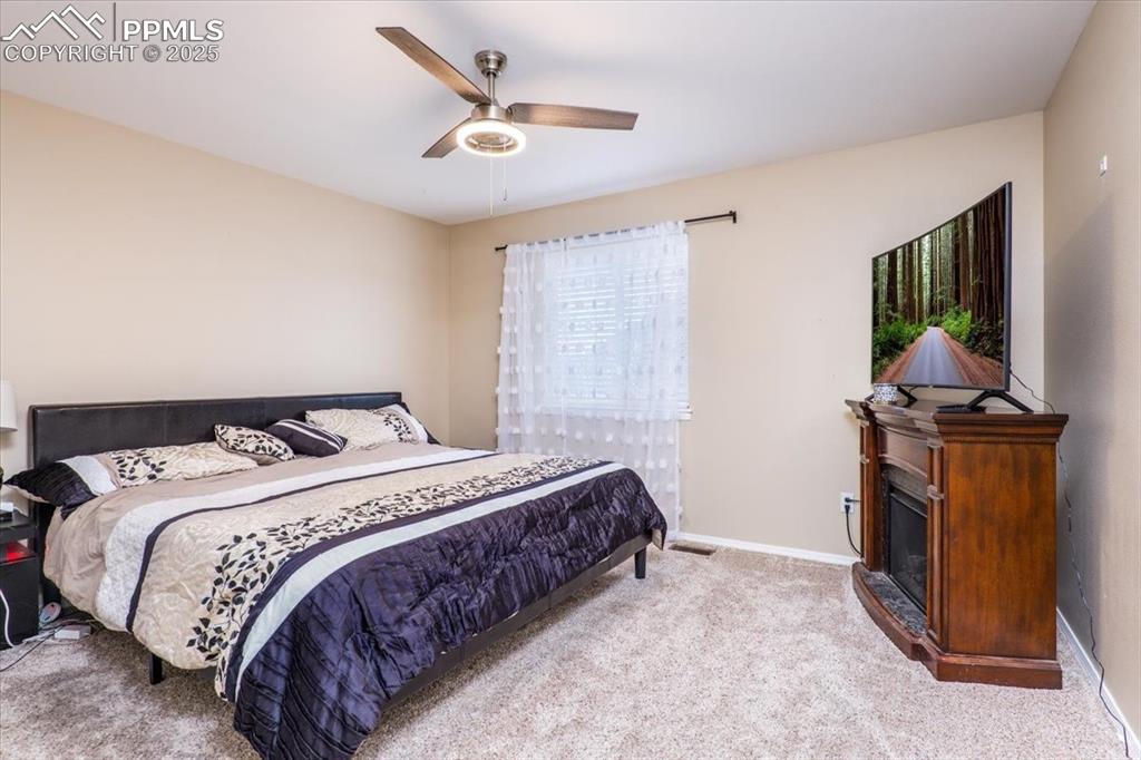 Image 21 of 48: Bedroom