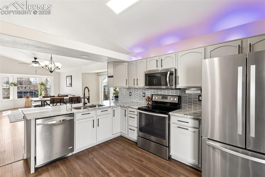 Image 12 of 32: Kitchen