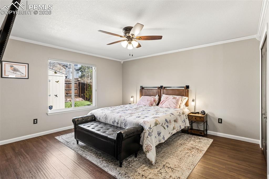 Image 14 of 32: Bedroom