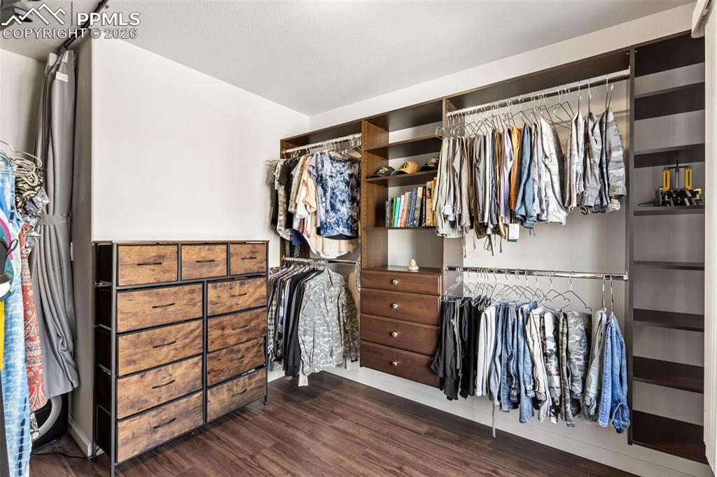 Image 15 of 32: Closet