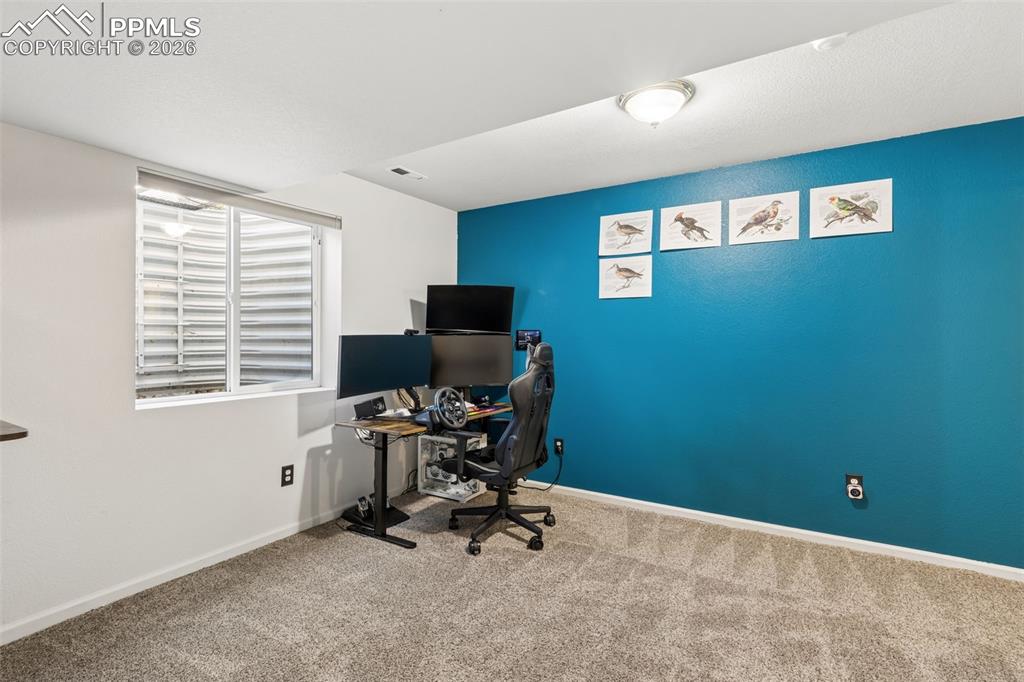 Image 20 of 32: Office