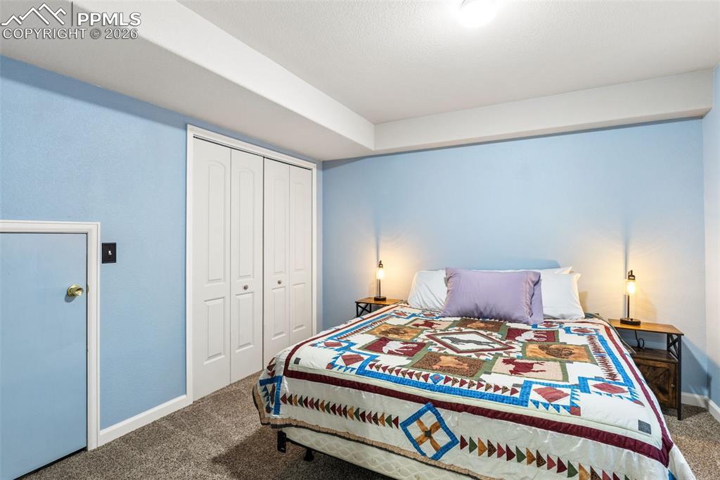 Image 22 of 32: Bedroom