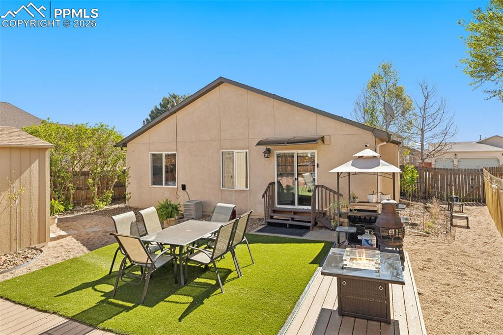 Image 23 of 32: Back of Structure