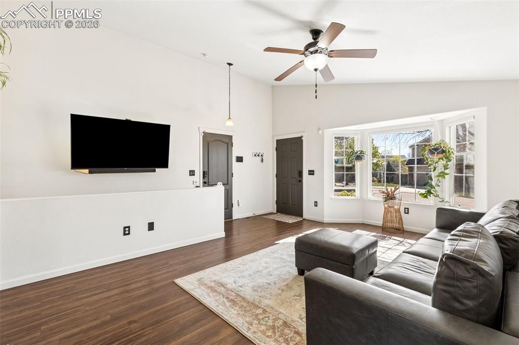 Image 5 of 32: Living Room