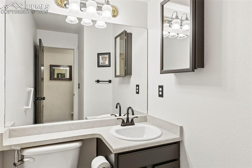 Image 6 of 32: Bathroom