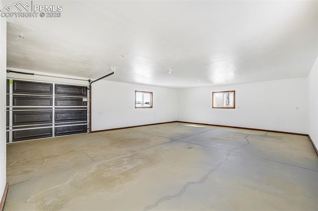 Image 8 of 19: Garage