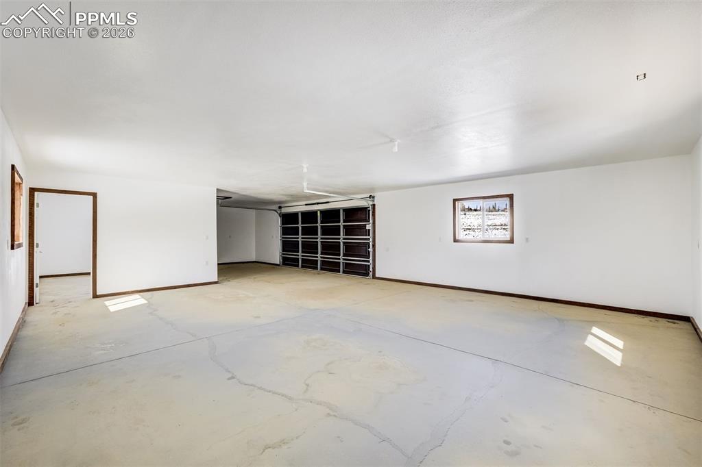 Image 9 of 19: Garage
