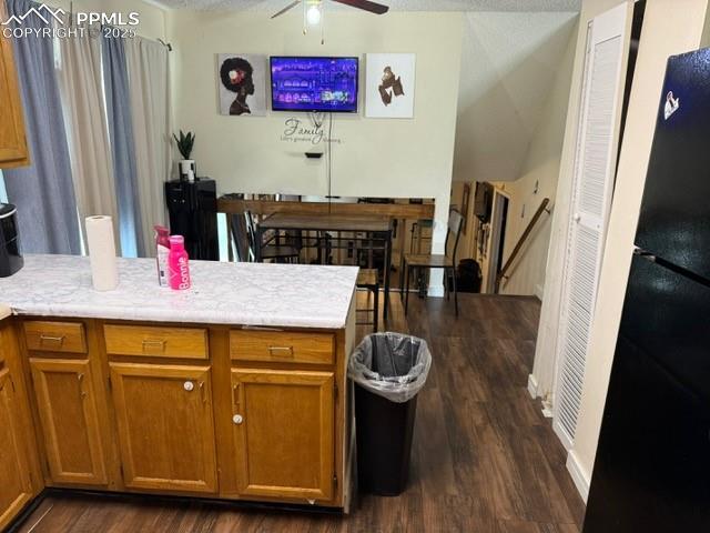 Image 4 of 15: Kitchen