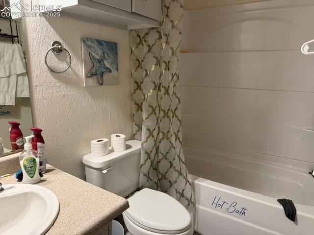 Image 9 of 15: Bathroom