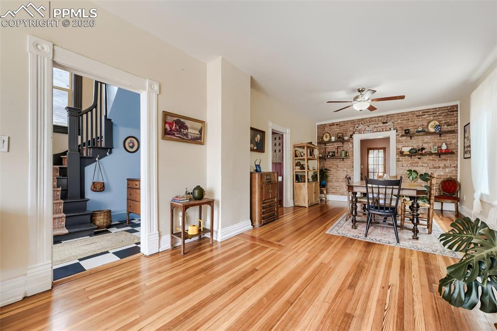 Image 20 of 28: Dining Area