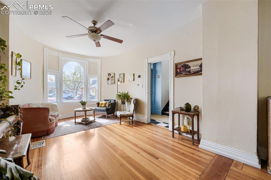 Image 24 of 28: Original Bay Window