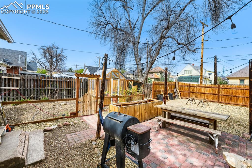 Image 27 of 28: Back of Structure