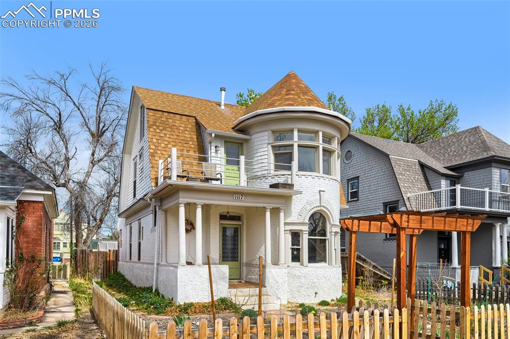 Image 3 of 28: Front of Structure