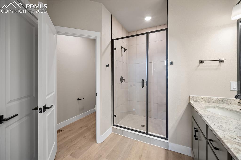 Image 28 of 43: Bathroom