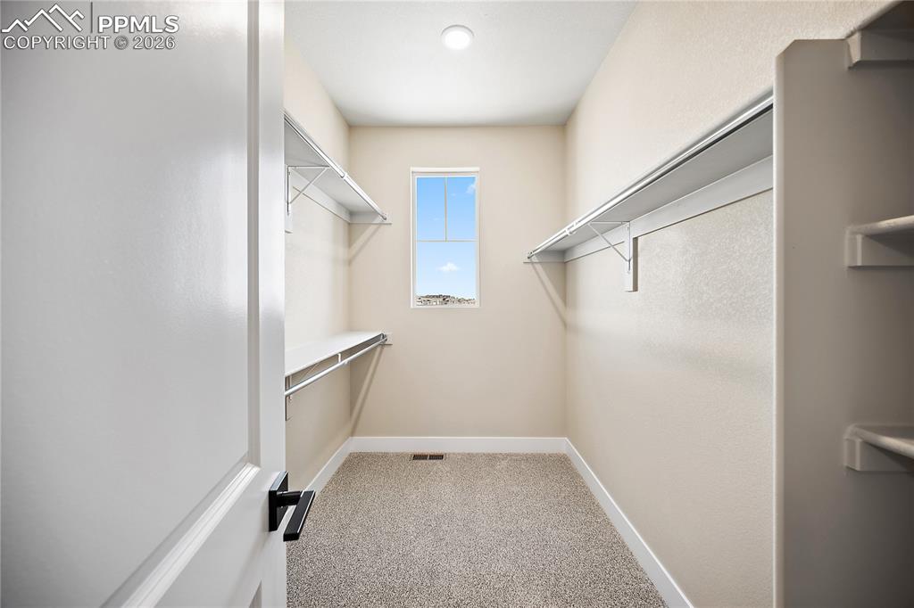 Image 29 of 43: Closet