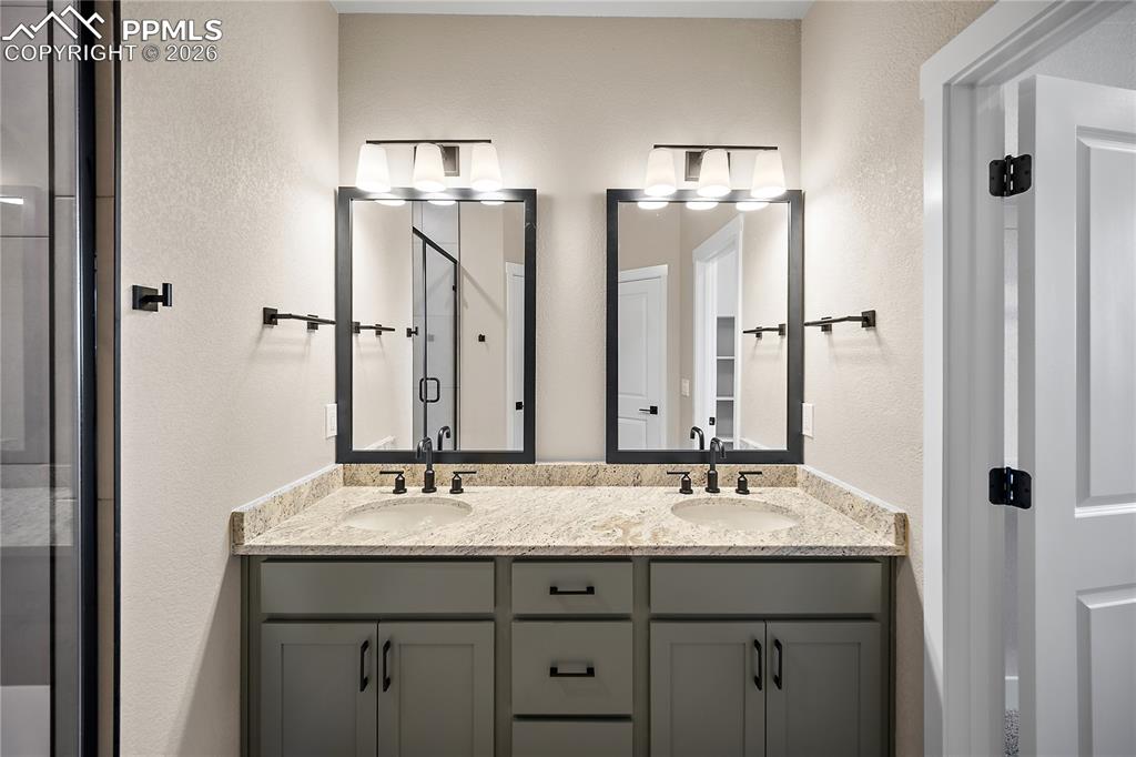 Image 30 of 43: Bathroom