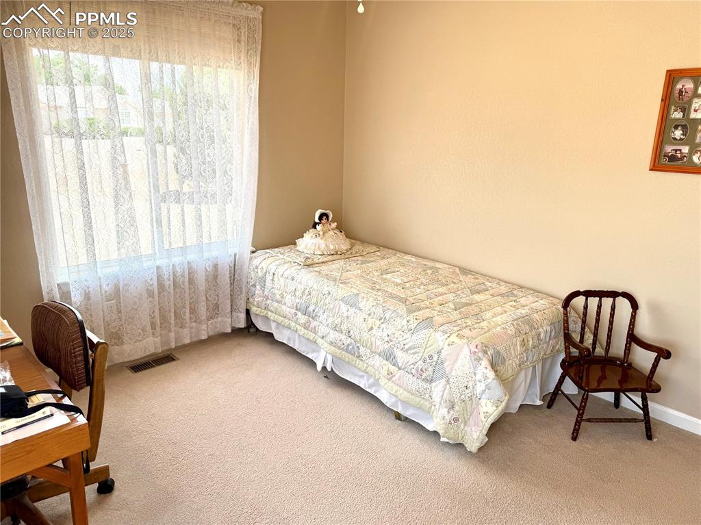 Image 22 of 36: Bedroom
