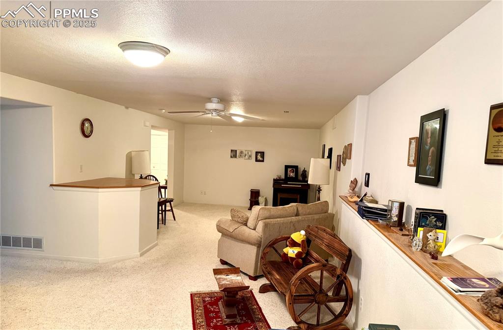 Image 26 of 36: Family Room
