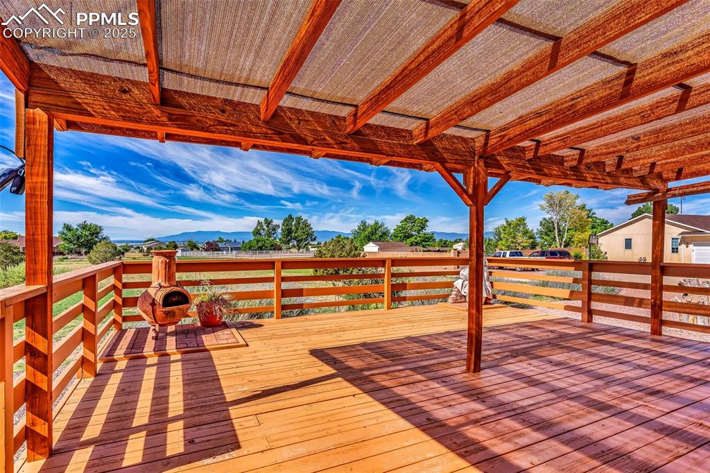 Image 7 of 36: Deck