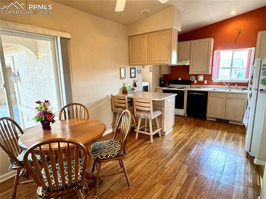 Image 9 of 36: Kitchen