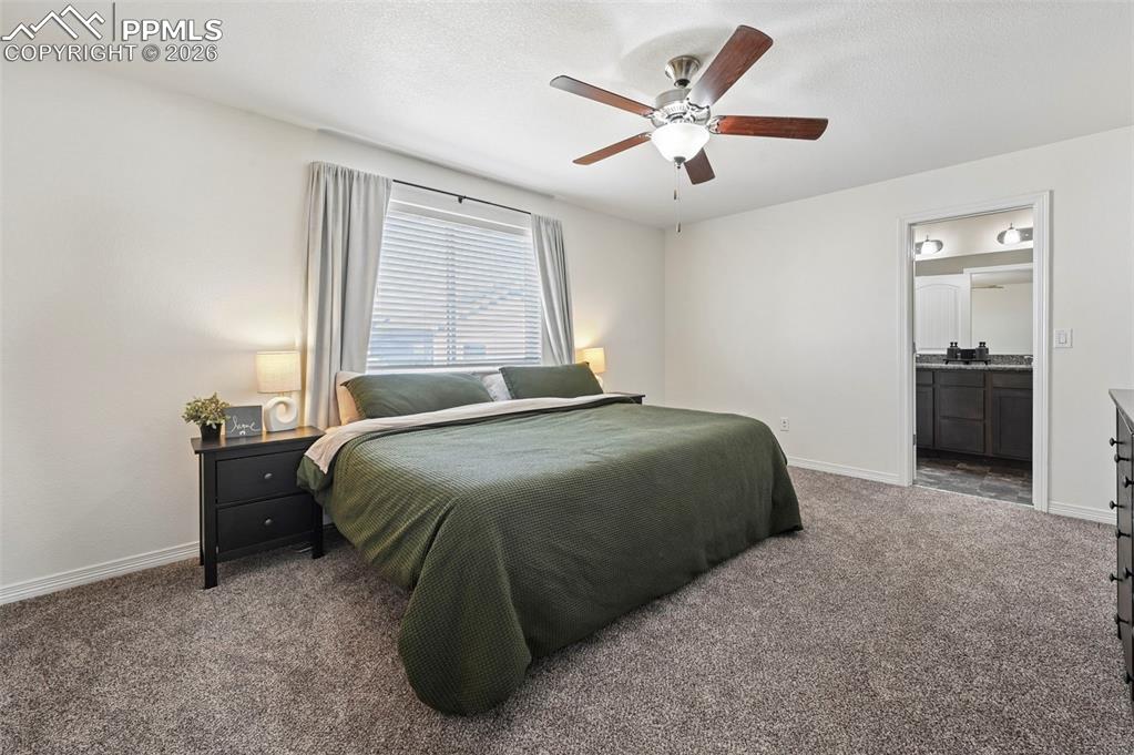 Image 14 of 20: Bedroom