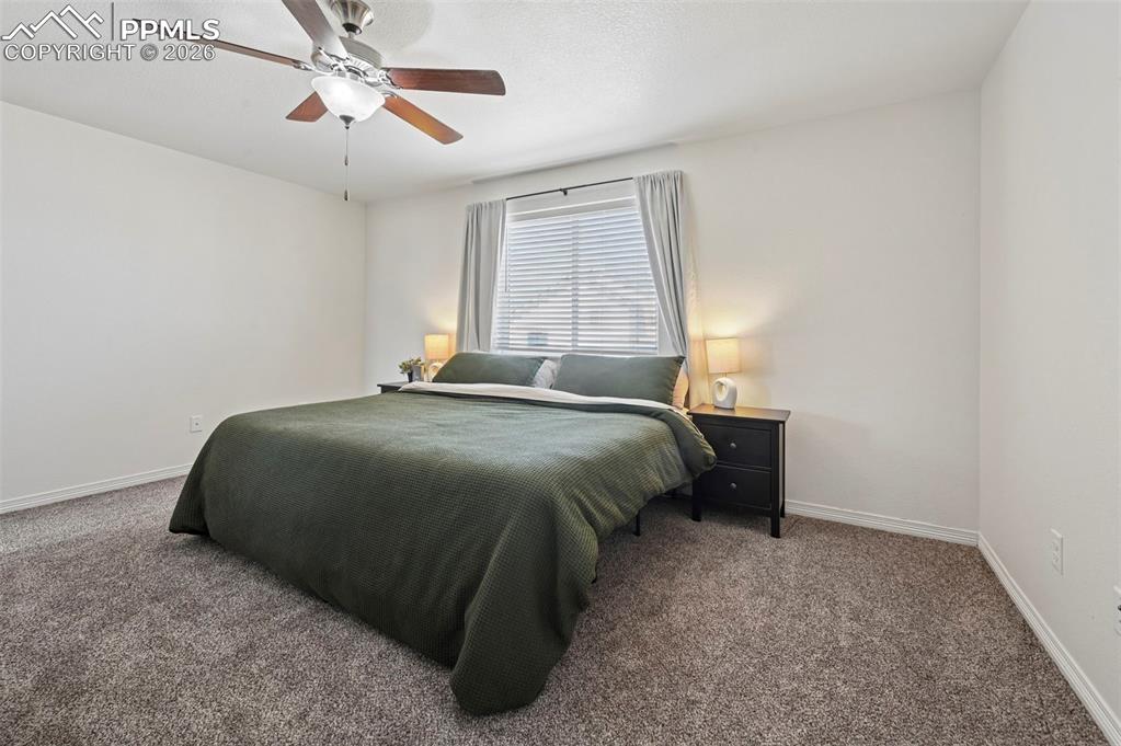 Image 15 of 20: Bedroom