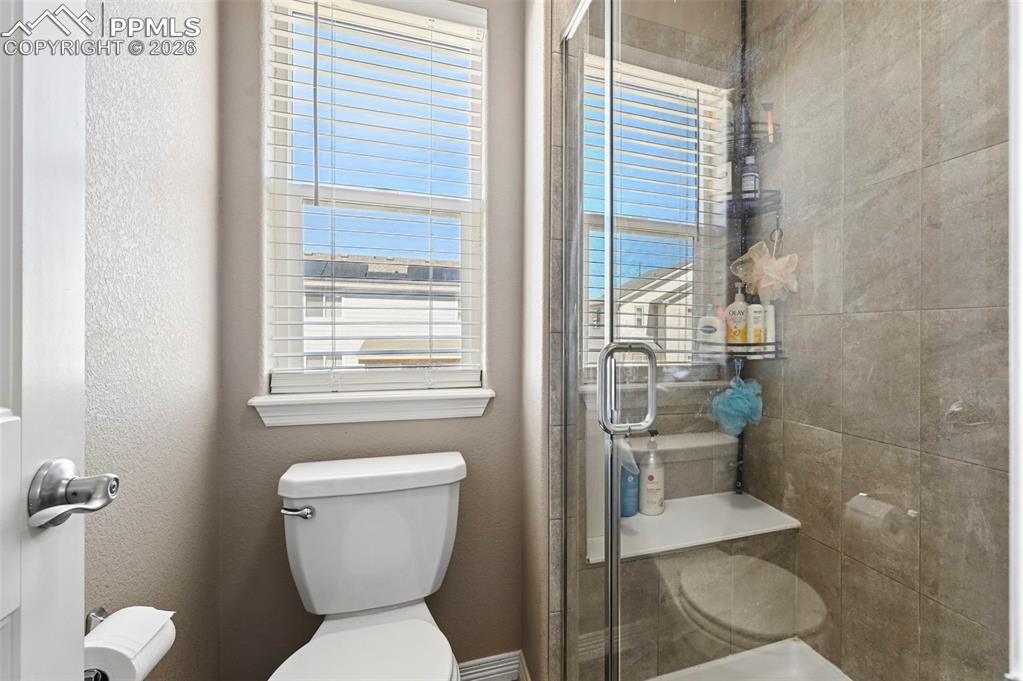 Image 18 of 20: Bathroom