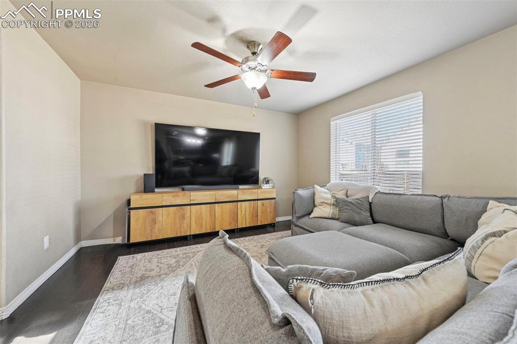 Image 5 of 20: Living Room