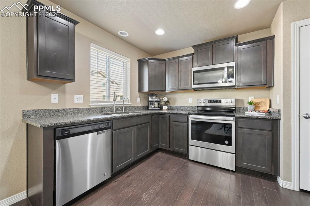 Image 8 of 20: Kitchen