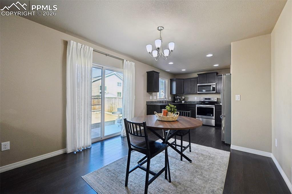 Image 9 of 20: Dining Area