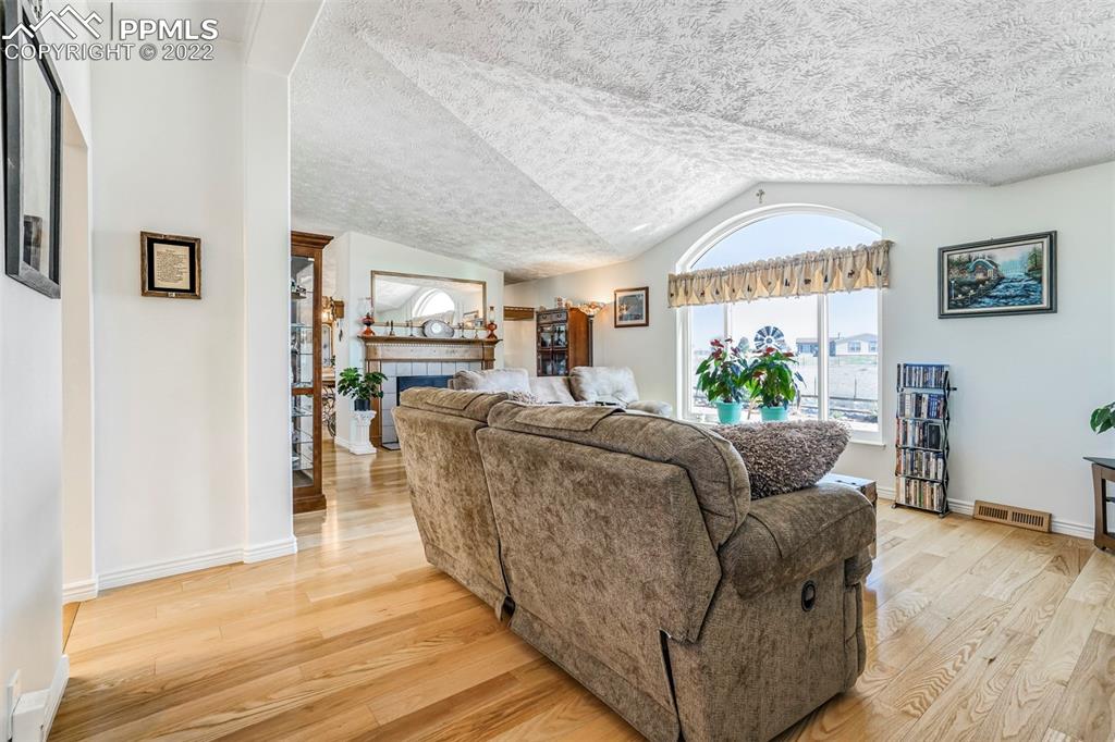 Listing 4841740, Image 12 of 49