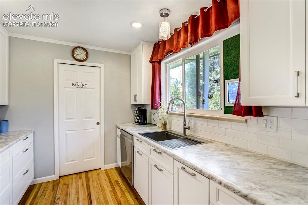 Image 10 of 45: Recently updated kitchen, with large walk-in pantry.