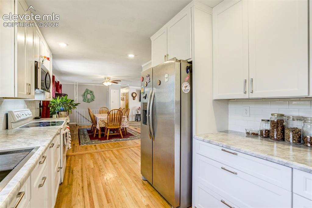 Image 13 of 45: Kitchen