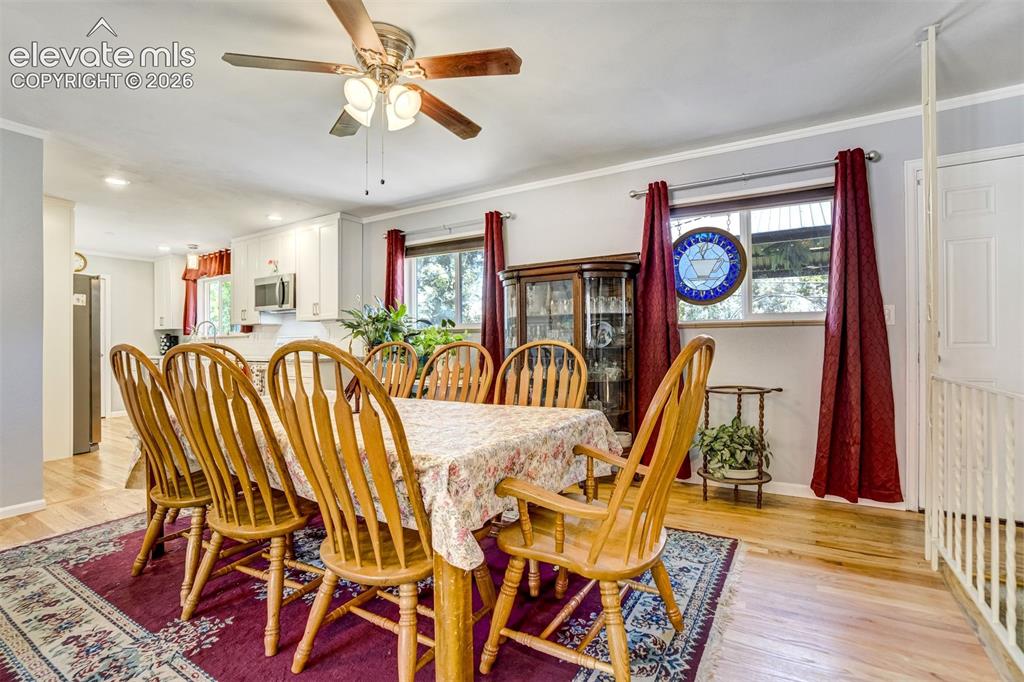 Image 15 of 45: Dining Area