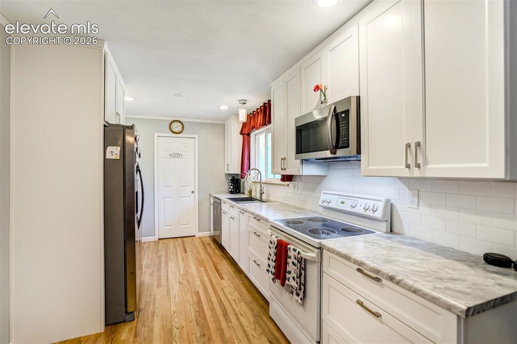 Image 8 of 45: Kitchen