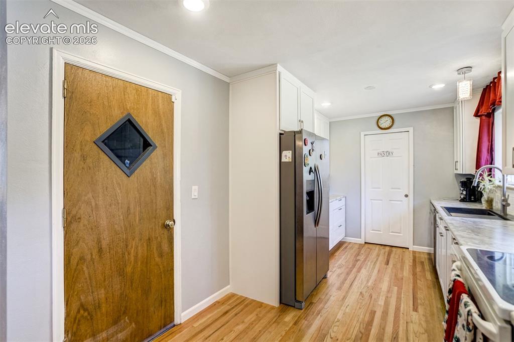 Image 9 of 45: Kitchen