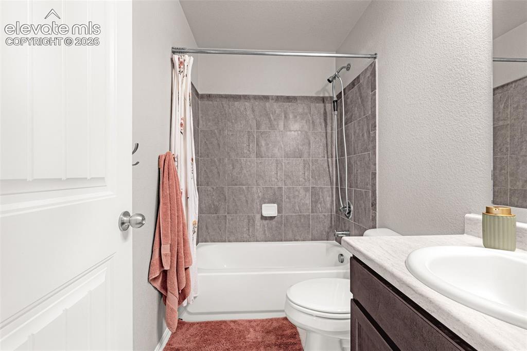 Image 11 of 35: Bathroom