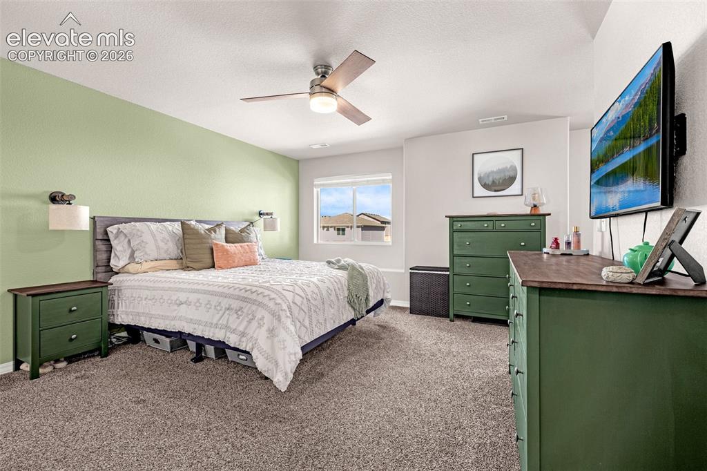 Image 14 of 35: Bedroom