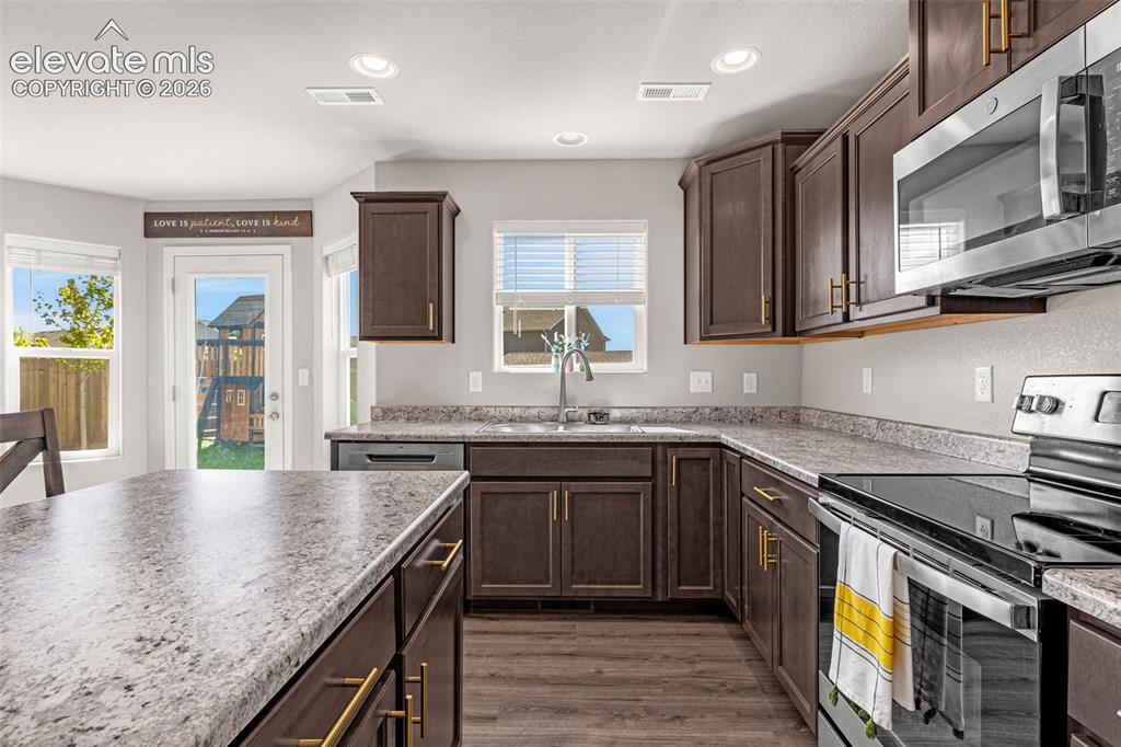 Image 8 of 35: Kitchen
