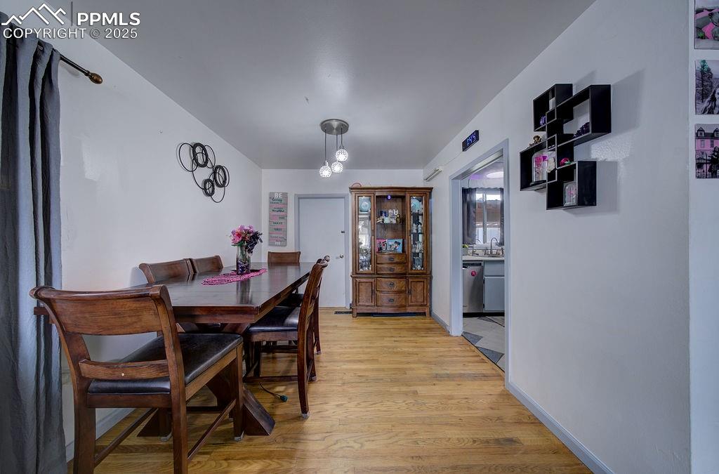 Image 11 of 41: Dining Area