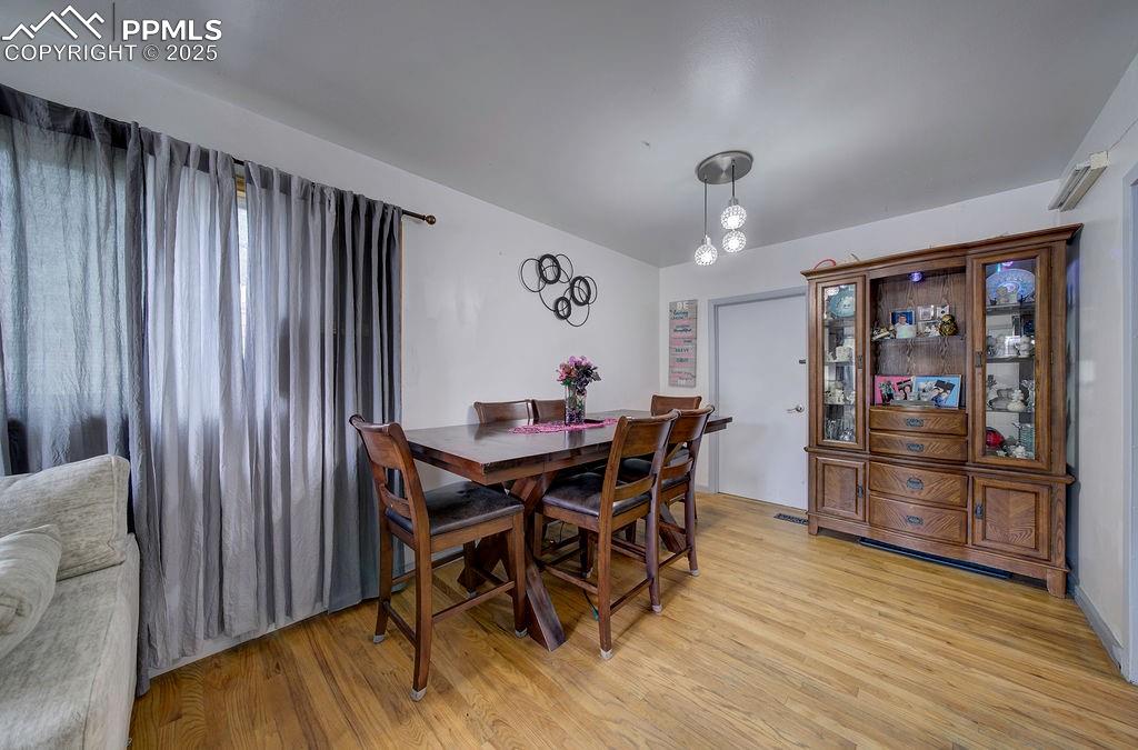 Image 12 of 41: Dining Area