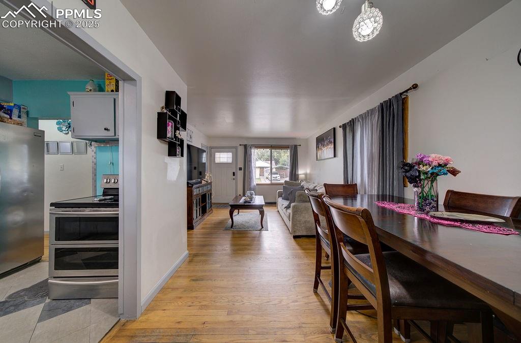 Image 15 of 41: Dining Area